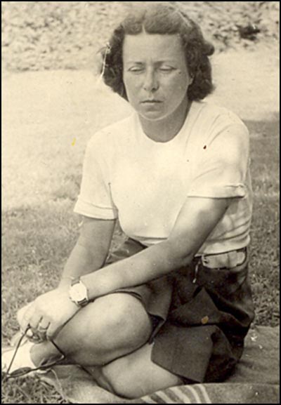 Mariana Dragescu - 1945