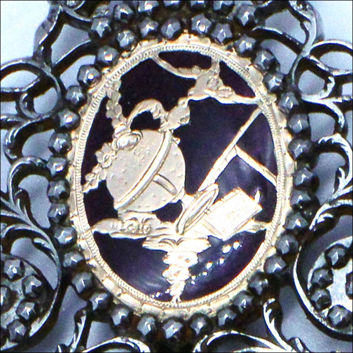 detaliu medalion lant Chatelaine | ceas buzunar Andreas Beringer | Grosswardein - Oradea sec. XVIII