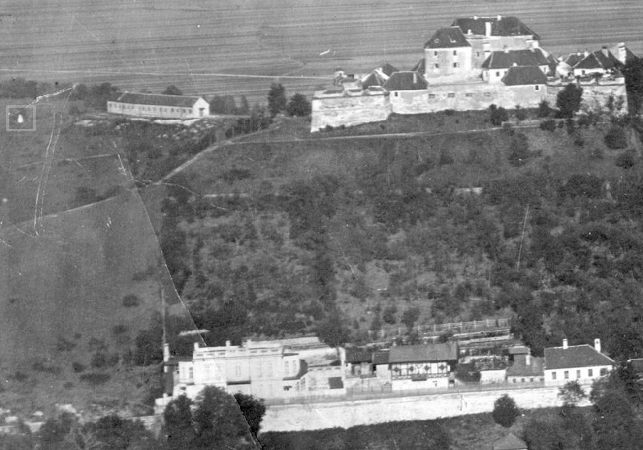 foto Brasov | detaliu - obeliscul meridianului