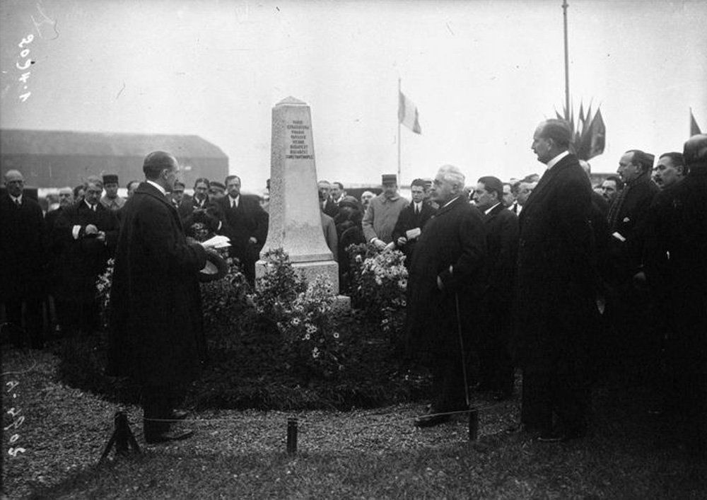 monument C.F.R.N.A. 12.11.1922 | Paris - Le Bourget (sursa foto: Agence Meurisse)